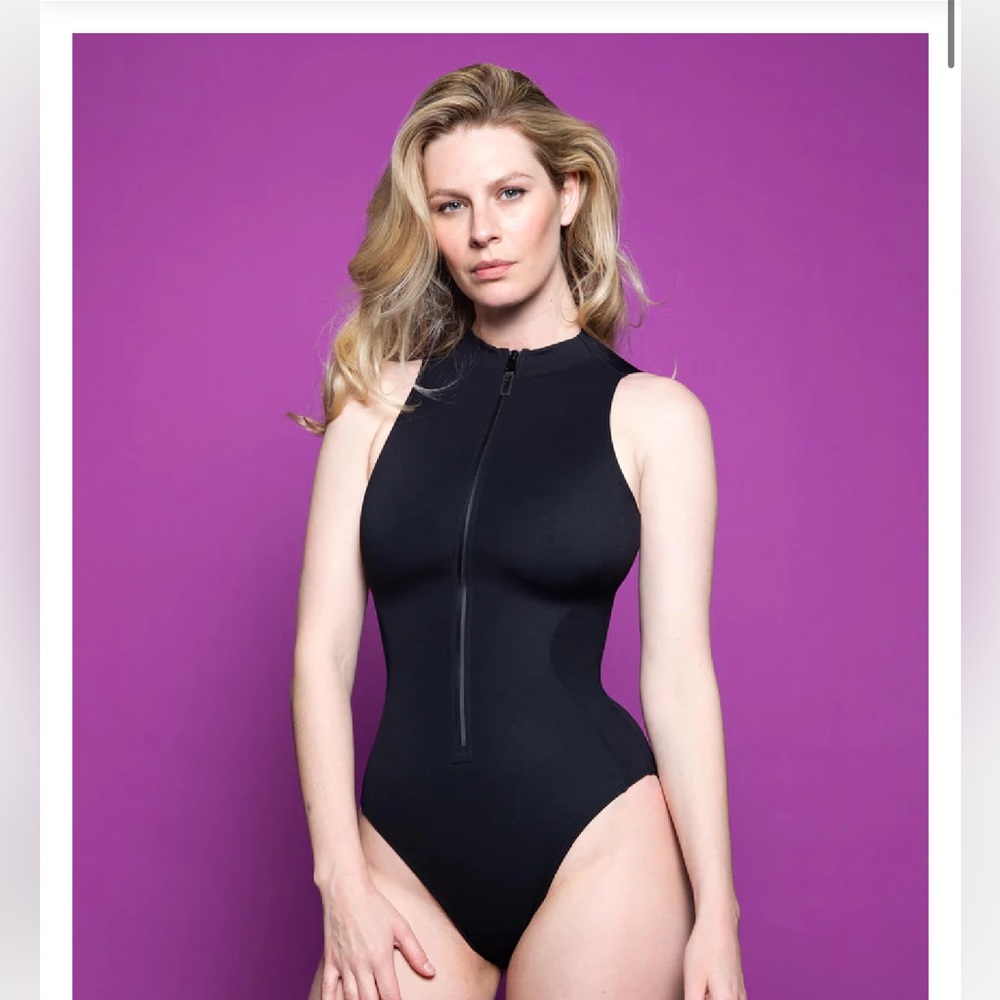 Tae (ta3) sleeveless surfy one piece swimsuit black